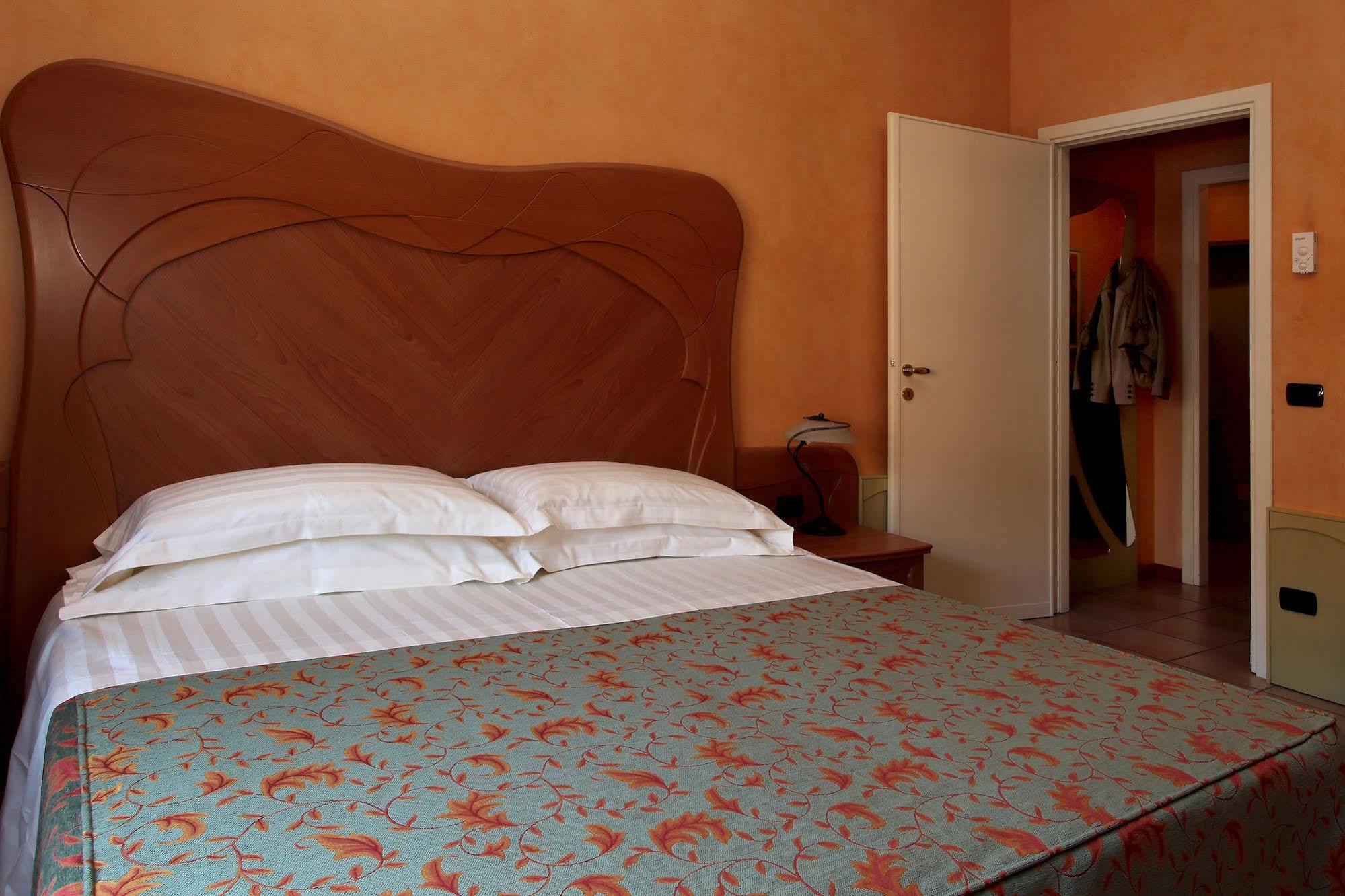 Residence Liberty Parma Buitenkant foto